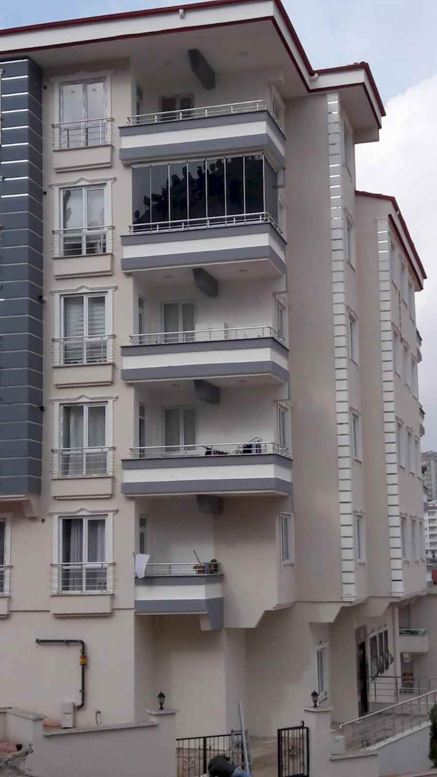 Cam Balkon